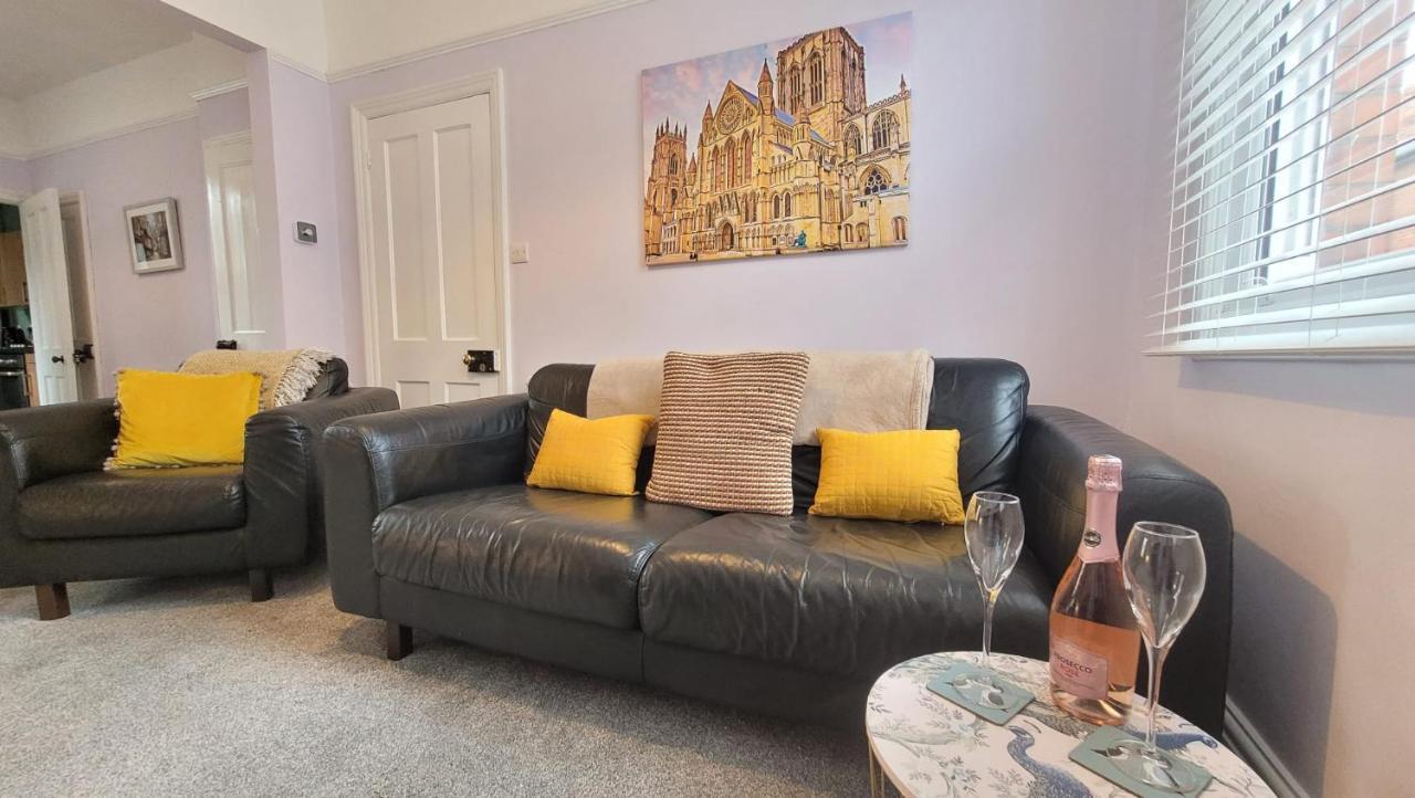 Hartoft St - 2 Bed Near River York Exterior foto